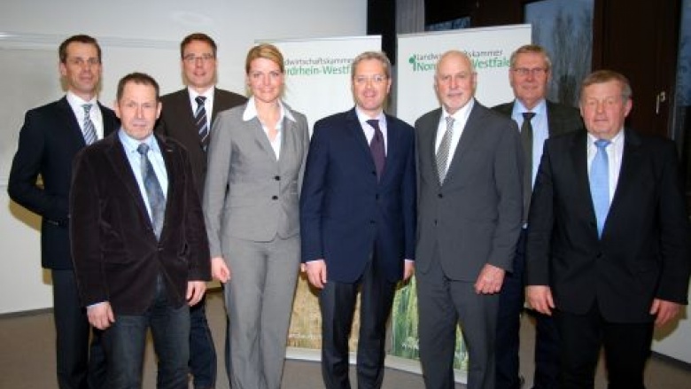 Norbert Röttgen besucht zusammen mit dem CDU Agrarausschuss die Landwirtschaftskammer Norbert Röttgen besucht zusammen mit dem CDU Agrarausschuss die Landwirtschaftskammer